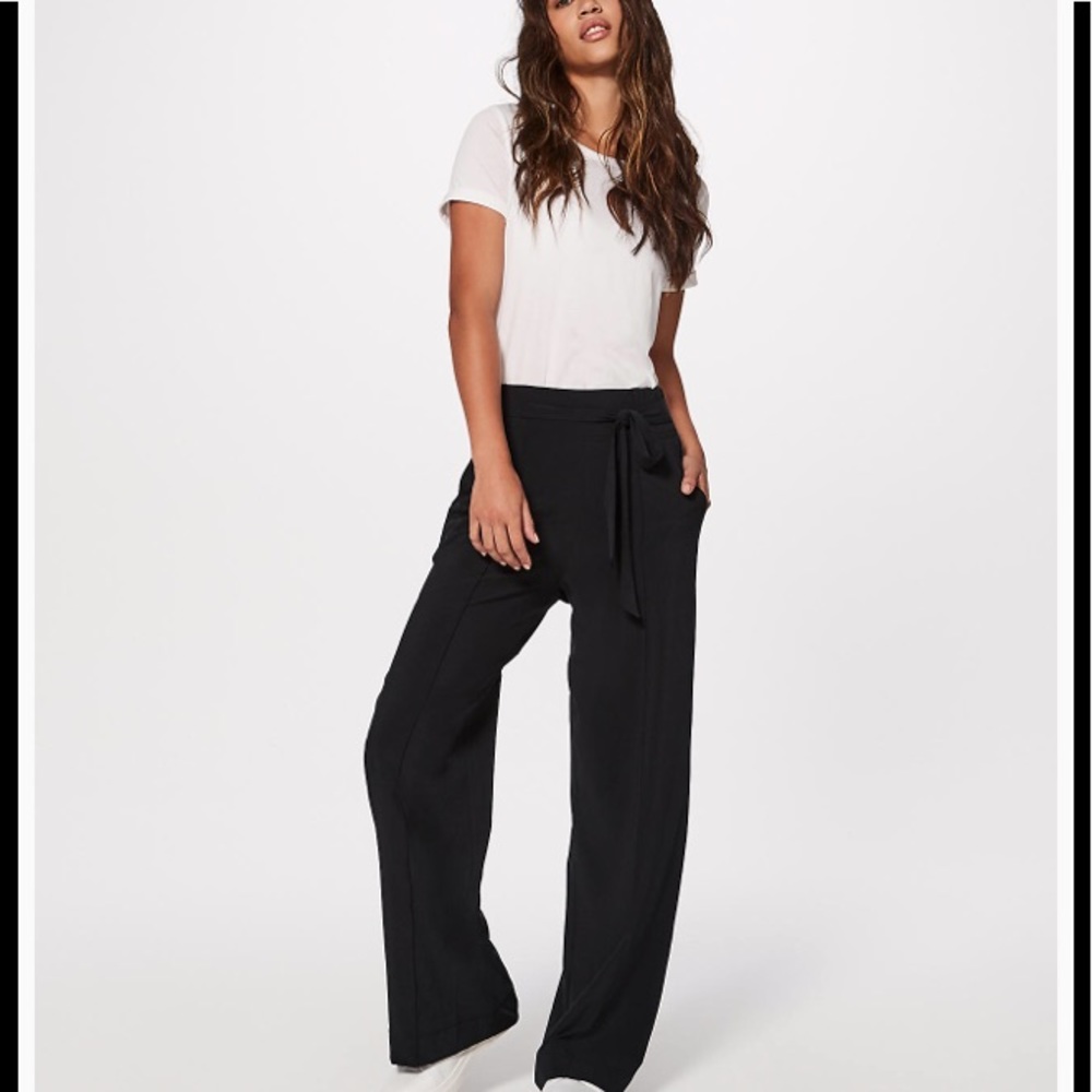 BNWT Lululemon High-Waisted Black Noir Pants Sz 4